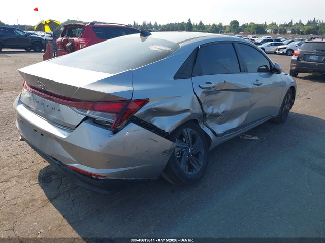 5NPLM4AG5PH109894 Hyundai ELANTRA SEL