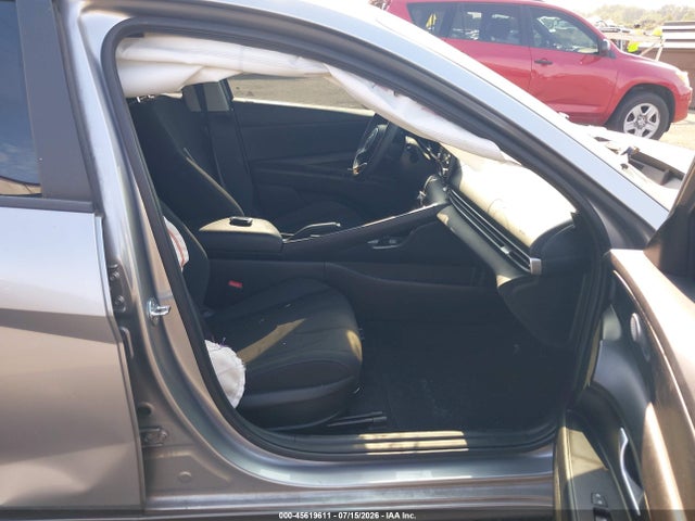 5NPLM4AG5PH109894 Hyundai ELANTRA SEL