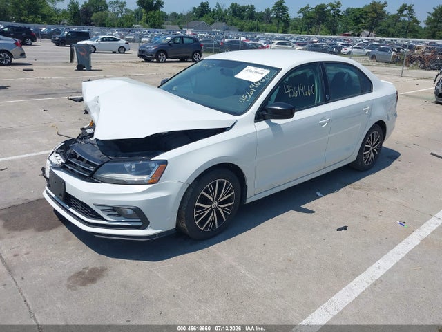 3VWDB7AJ9JM210815 Volkswagen Jetta 1.4t Se/1.4t Wolfsburg Edition