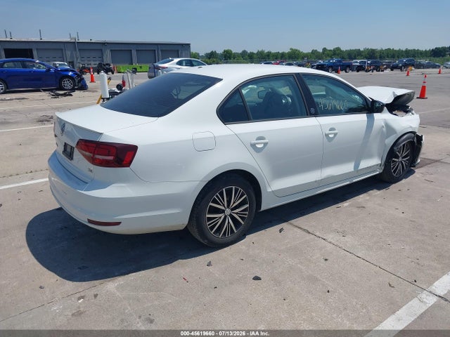 3VWDB7AJ9JM210815 Volkswagen Jetta 1.4t Se/1.4t Wolfsburg Edition