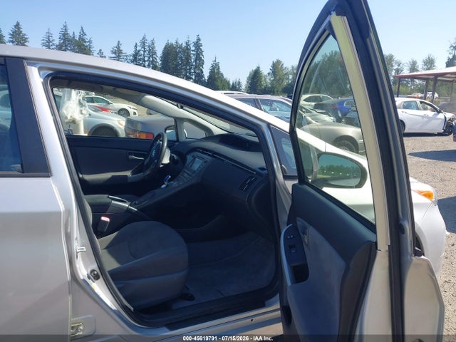 Toyota Prius Three 2014 JTDKN3DU9E0387762 Image 5