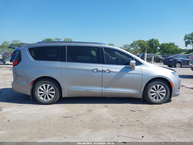 45619815 :رقم المزاد ، 2C4RC1BG0KR612870 vin ، 2019 Chrysler Pacifica Touring L مزاد بيع