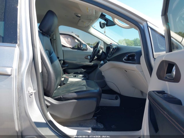45619815 :رقم المزاد ، 2C4RC1BG0KR612870 vin ، 2019 Chrysler Pacifica Touring L مزاد بيع
