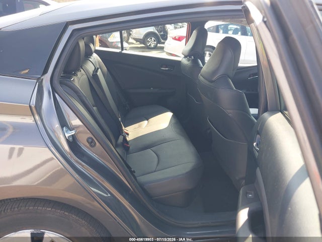 Toyota Prius Four 2017 JTDKARFU8H3049347 Image 8