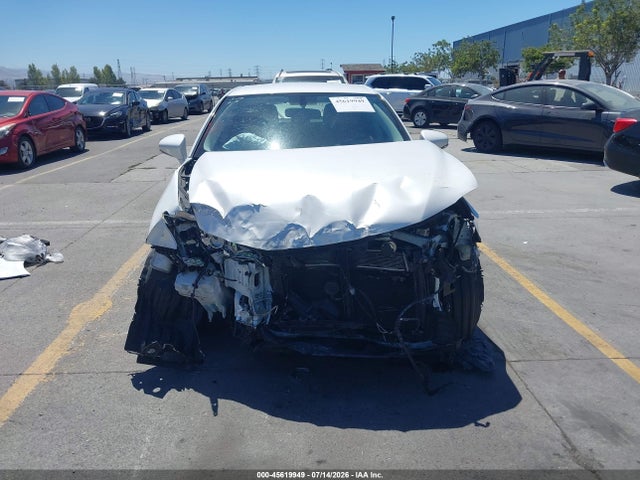 Lexus CT 200H 2016 JTHKD5BH7G2251673 Image 13