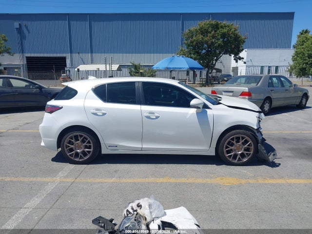 Lexus CT 200H 2016 JTHKD5BH7G2251673 Image 14