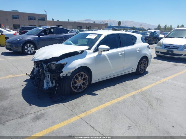 Lexus CT 200H 2016 JTHKD5BH7G2251673 Image 2