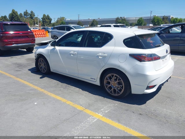 Lexus CT 200H 2016 JTHKD5BH7G2251673 Image 3