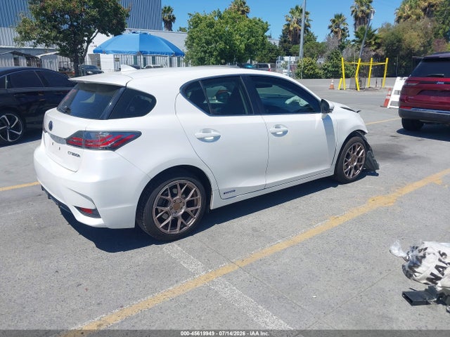 Lexus CT 200H 2016 JTHKD5BH7G2251673 Image 4