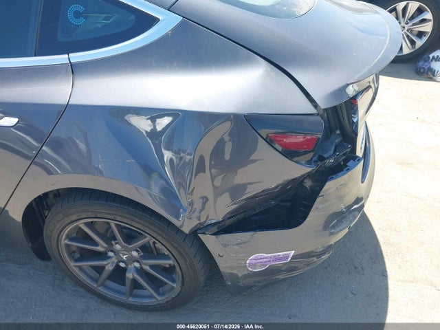 Tesla Model 3 Long Range/mid Range 2018 5YJ3E1EA9JF048170 Image 19