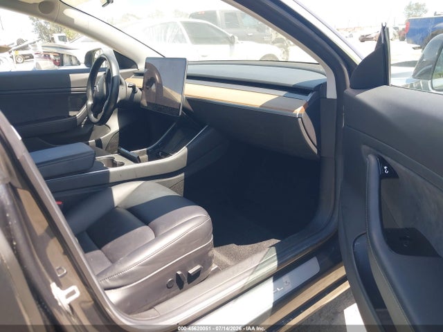Tesla Model 3 Long Range/mid Range 2018 5YJ3E1EA9JF048170 Image 5