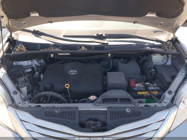 5TDYZ3DC5HS788409 Toyota Sienna Xle 8 Passenger
