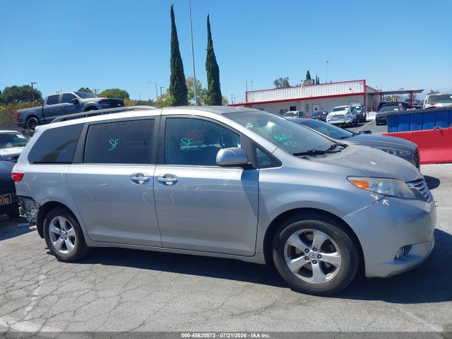 5TDYZ3DC5HS788409 Toyota Sienna Xle 8 Passenger