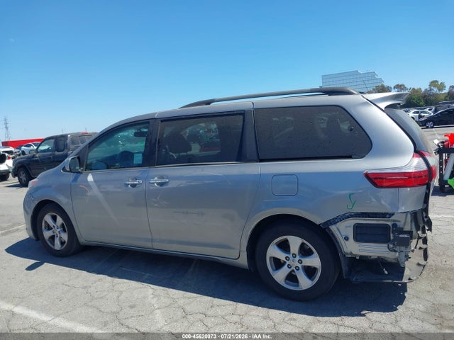 5TDYZ3DC5HS788409 Toyota Sienna Xle 8 Passenger