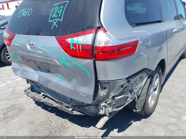 5TDYZ3DC5HS788409 Toyota Sienna Xle 8 Passenger