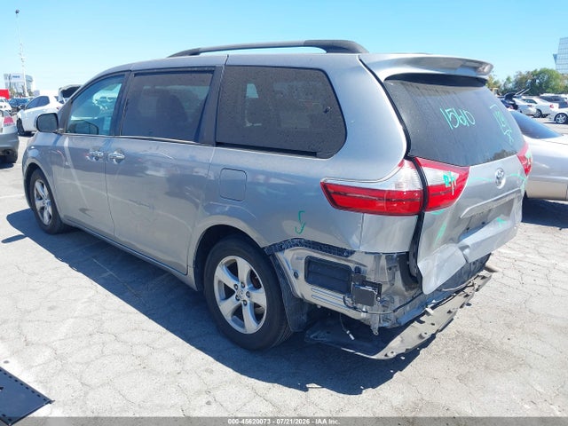 5TDYZ3DC5HS788409 Toyota Sienna Xle 8 Passenger