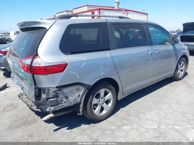 5TDYZ3DC5HS788409 Toyota Sienna Xle 8 Passenger