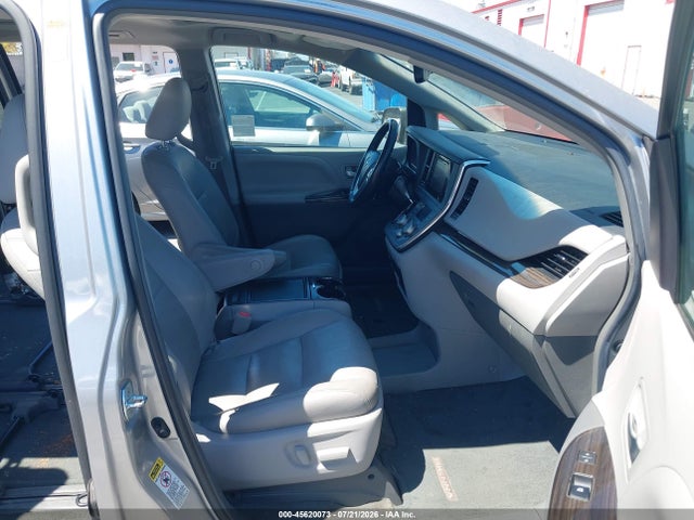5TDYZ3DC5HS788409 Toyota Sienna Xle 8 Passenger