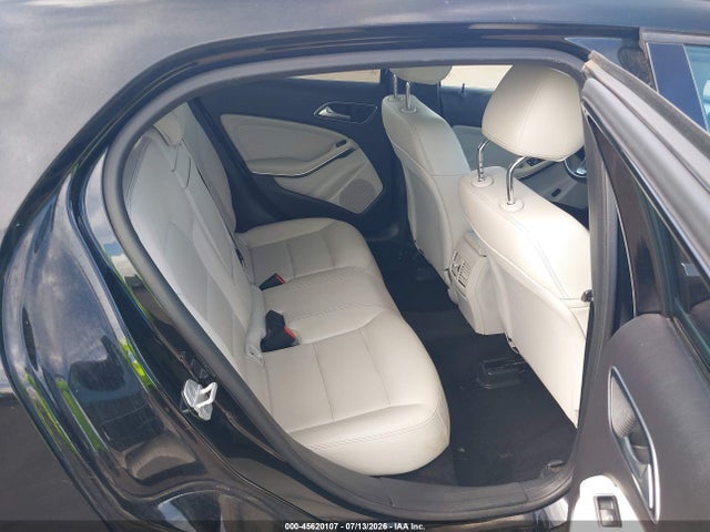 WDCTG4EB7JJ465102 Mercedes-Benz GLA 250