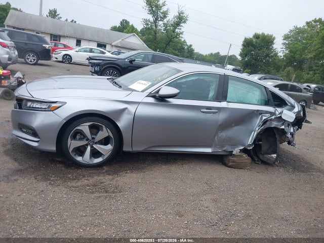 Продажа на аукционе авто 2018 Honda Accord Sport, vin: 1HGCV1F31JA197943, номер лота: 45620253