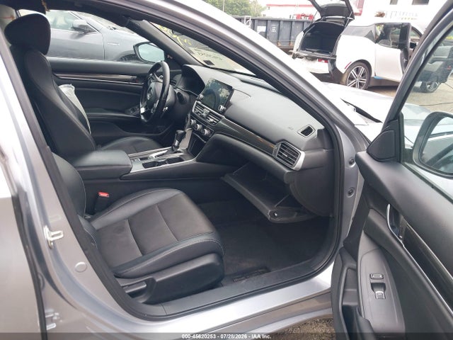 Продажа на аукционе авто 2018 Honda Accord Sport, vin: 1HGCV1F31JA197943, номер лота: 45620253
