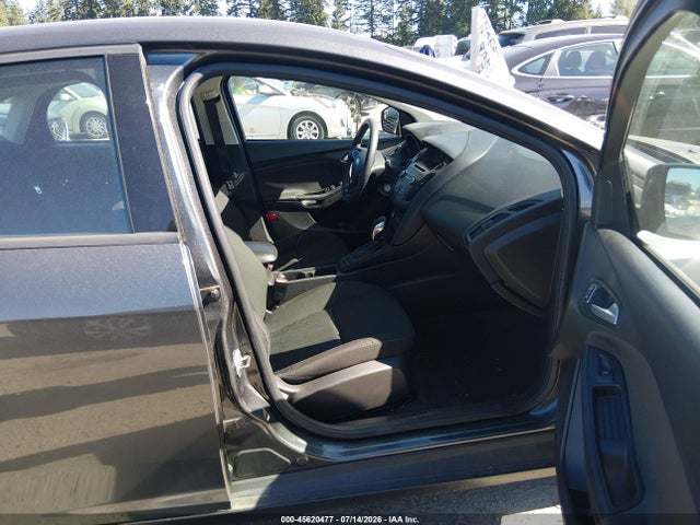 Ford FOCUS SE 2017 1FADP3F24HL304455 Image 5