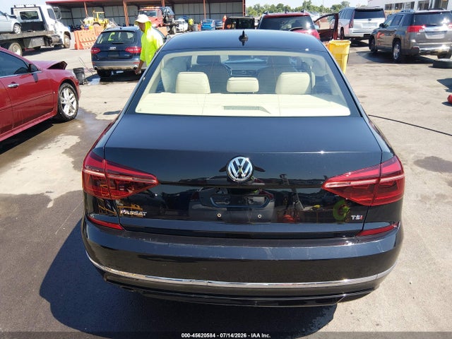 2018 Volkswagen Passat 2.0t R-line/2.0t S მანქანა იყიდება აუქციონზე, vin: 1VWAA7A32JC016300, აუქციონის ნომერი: 45620584