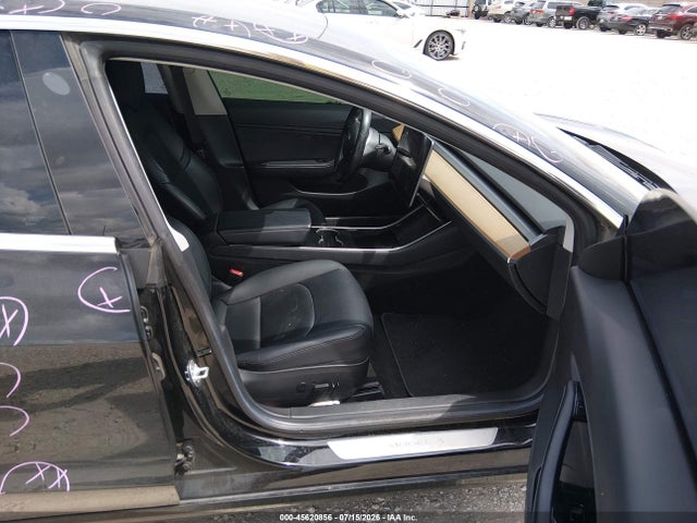 45620856 :رقم المزاد ، 5YJ3E1EA7JF005902 vin ، 2018 Tesla Model 3 Long Range/mid Range مزاد بيع