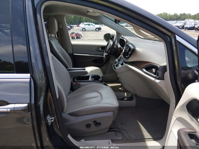 2017 Chrysler Pacifica Touring-l Plus მანქანა იყიდება აუქციონზე, vin: 2C4RC1EG6HR614255, აუქციონის ნომერი: 45621077