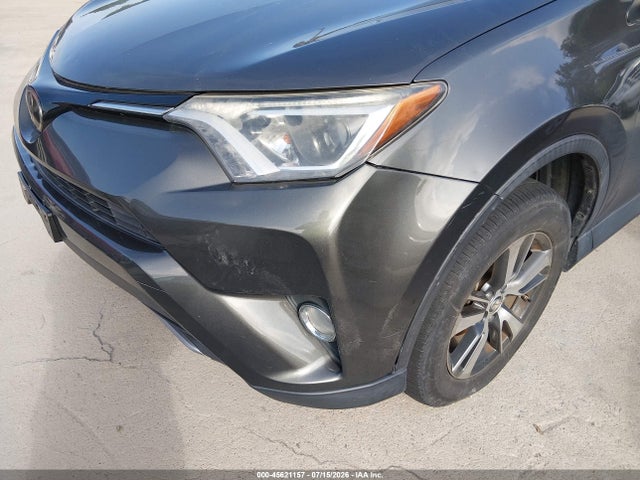 45621157 :رقم المزاد ، 2T3WFREV3JW441782 vin ، 2018 Toyota Rav4 Xle مزاد بيع