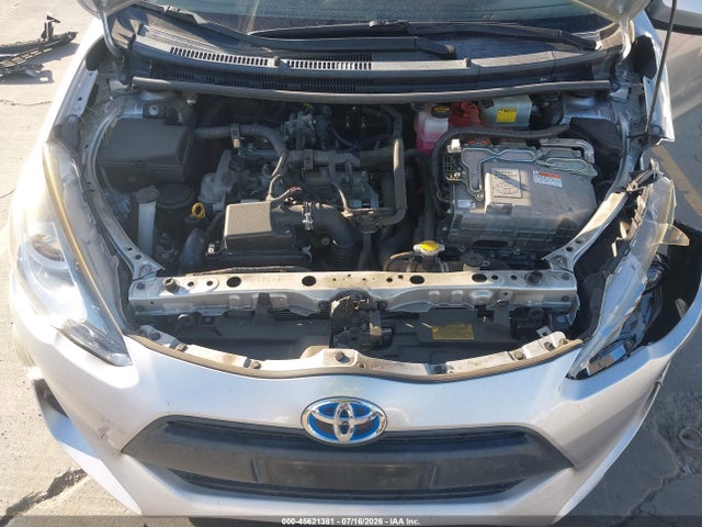 Toyota Prius C One 2015 JTDKDTB33F1581924 Image 10