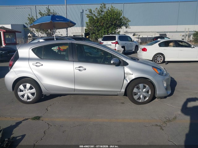 Toyota Prius C One 2015 JTDKDTB33F1581924 Image 15