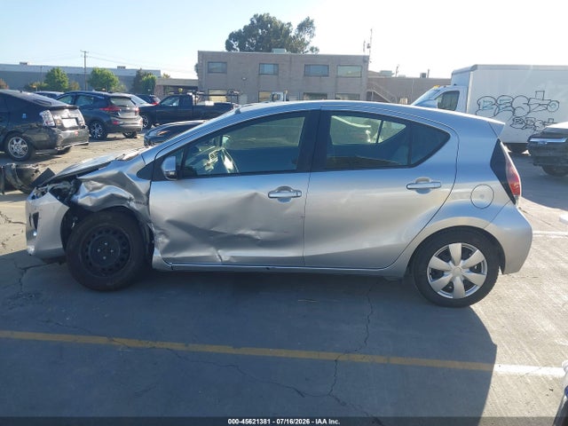Toyota Prius C One 2015 JTDKDTB33F1581924 Image 16