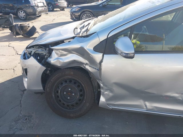Toyota Prius C One 2015 JTDKDTB33F1581924 Image 6