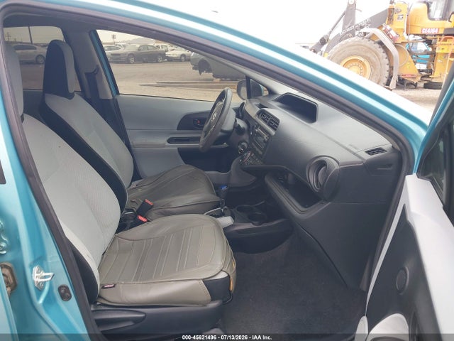 Toyota Prius C One 2014 JTDKDTB32E1067688 Image 5