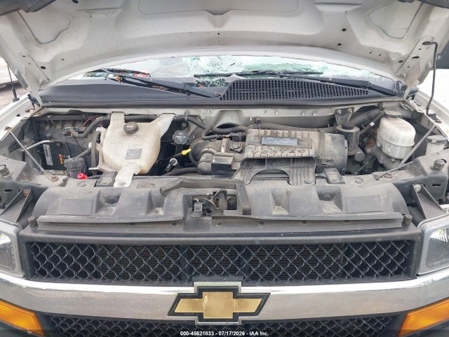 Chevrolet Express Cutaway Work Van 2018 1GB0GRFG0J1233414 Image 9