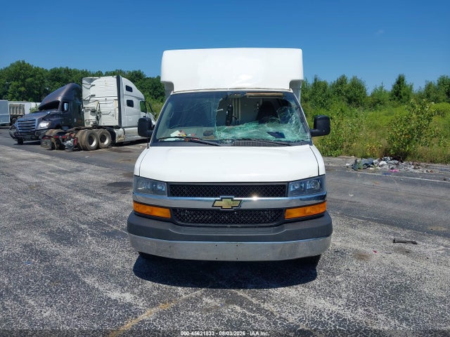 Chevrolet Express Cutaway Work Van 2018 1GB0GRFG0J1233414 Image 12