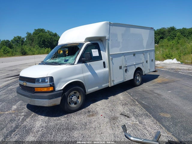 Chevrolet Express Cutaway Work Van 2018 1GB0GRFG0J1233414 Image 2