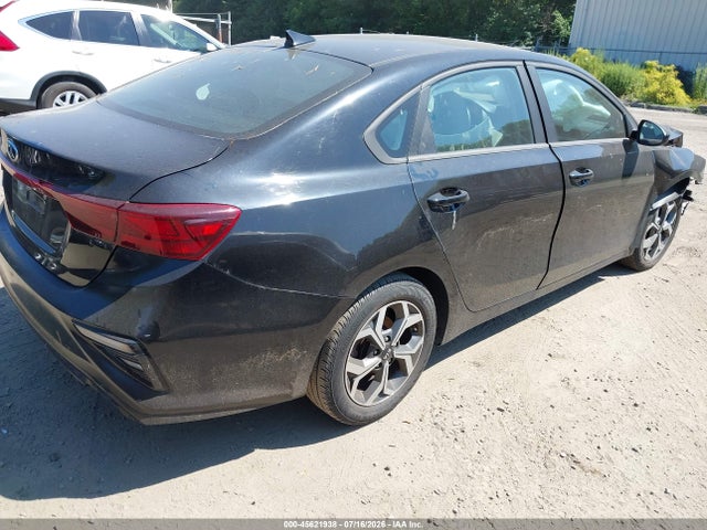 45621938 :رقم المزاد ، 3KPF24AD4ME404297 vin ، 2021 Kia Forte Lxs مزاد بيع