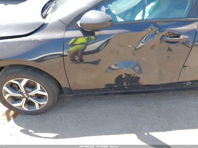 45621938 :رقم المزاد ، 3KPF24AD4ME404297 vin ، 2021 Kia Forte Lxs مزاد بيع