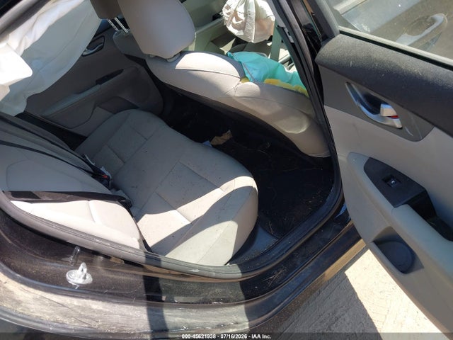 45621938 :رقم المزاد ، 3KPF24AD4ME404297 vin ، 2021 Kia Forte Lxs مزاد بيع