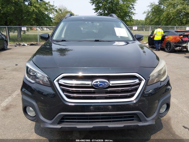 45621985 :رقم المزاد ، 4S4BSACC8J3285427 vin ، 2018 Subaru Outback 2.5i Premium مزاد بيع