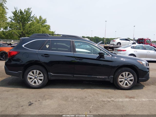 45621985 :رقم المزاد ، 4S4BSACC8J3285427 vin ، 2018 Subaru Outback 2.5i Premium مزاد بيع