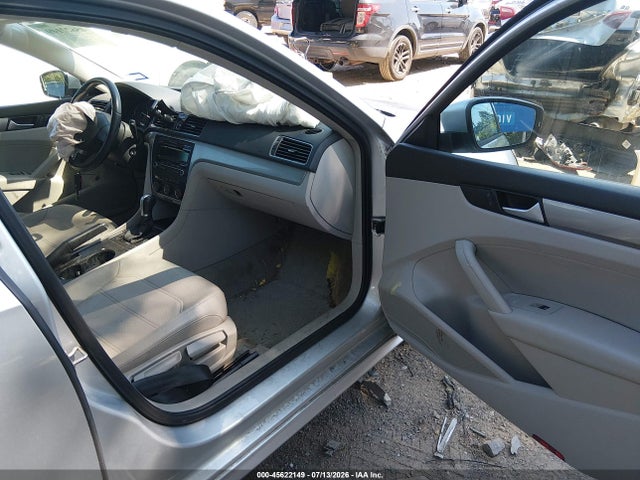 Продажа на аукционе авто 2015 Volkswagen Passat 1.8t Wolfsburg Edition, vin: 1VWAS7A33FC028458, номер лота: 45622149