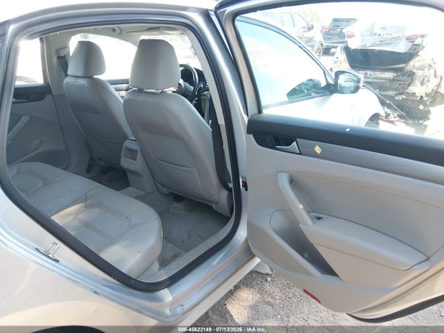 Продажа на аукционе авто 2015 Volkswagen Passat 1.8t Wolfsburg Edition, vin: 1VWAS7A33FC028458, номер лота: 45622149