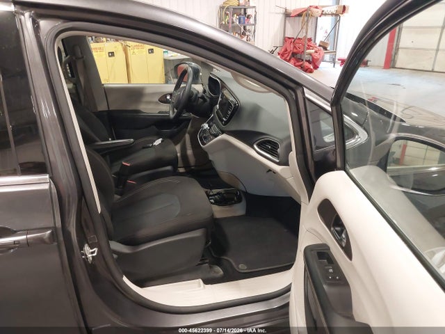 2C4RC1CG8NR132434 Chrysler Voyager Lx