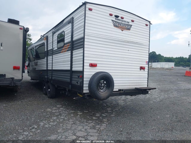 45622567 :رقم المزاد ، 4X4TWDG2XN8809678 vin ، 2022 Wildwood M-31kqbts مزاد بيع