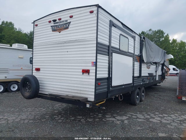 45622567 :رقم المزاد ، 4X4TWDG2XN8809678 vin ، 2022 Wildwood M-31kqbts مزاد بيع