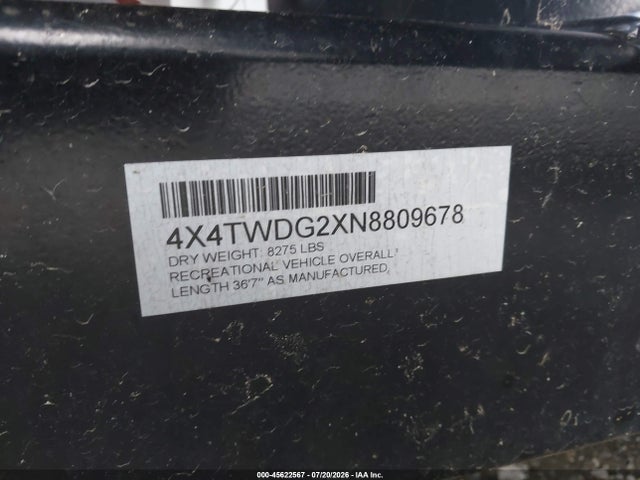 45622567 :رقم المزاد ، 4X4TWDG2XN8809678 vin ، 2022 Wildwood M-31kqbts مزاد بيع
