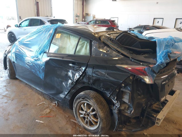 Продажа на аукционе авто 2018 Toyota Prius Two, vin: JTDKBRFU4J3601266, номер лота: 45622743